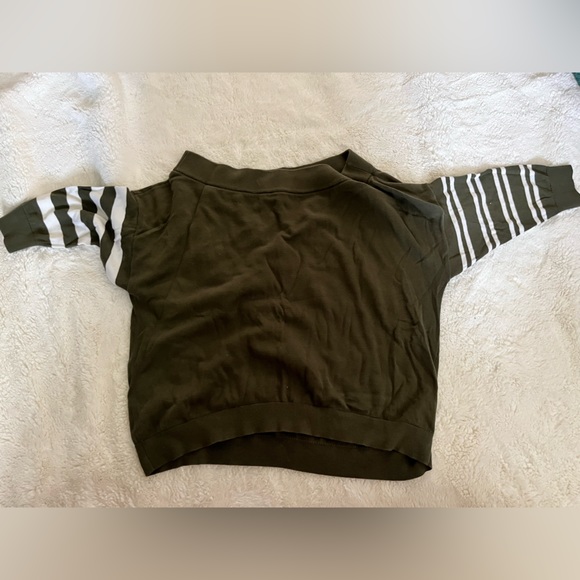 Express sweater - Picture 3 of 3